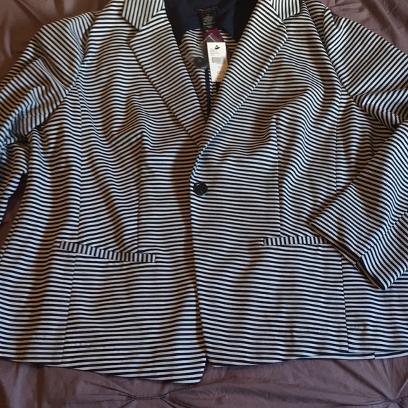 Lane Bryant Jackets & Blazers - Navy & white pointe blazer sz26
